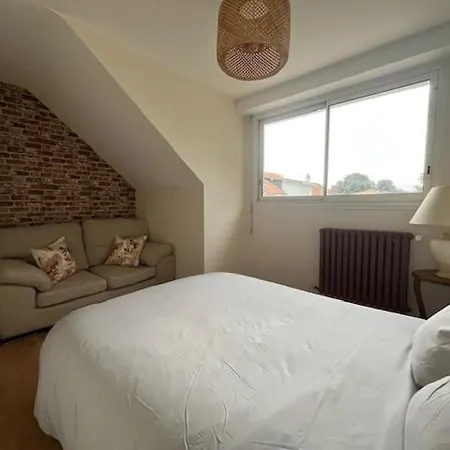 Grande Maison 8-10 P Avec Balcon Vue Ferienhaus