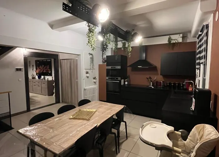 Grande Maison 8-10 P Avec Balcon Vue *