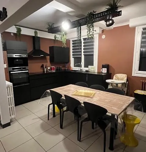 Grande Maison 8-10 P Avec Balcon Vue Hébergement de vacances *